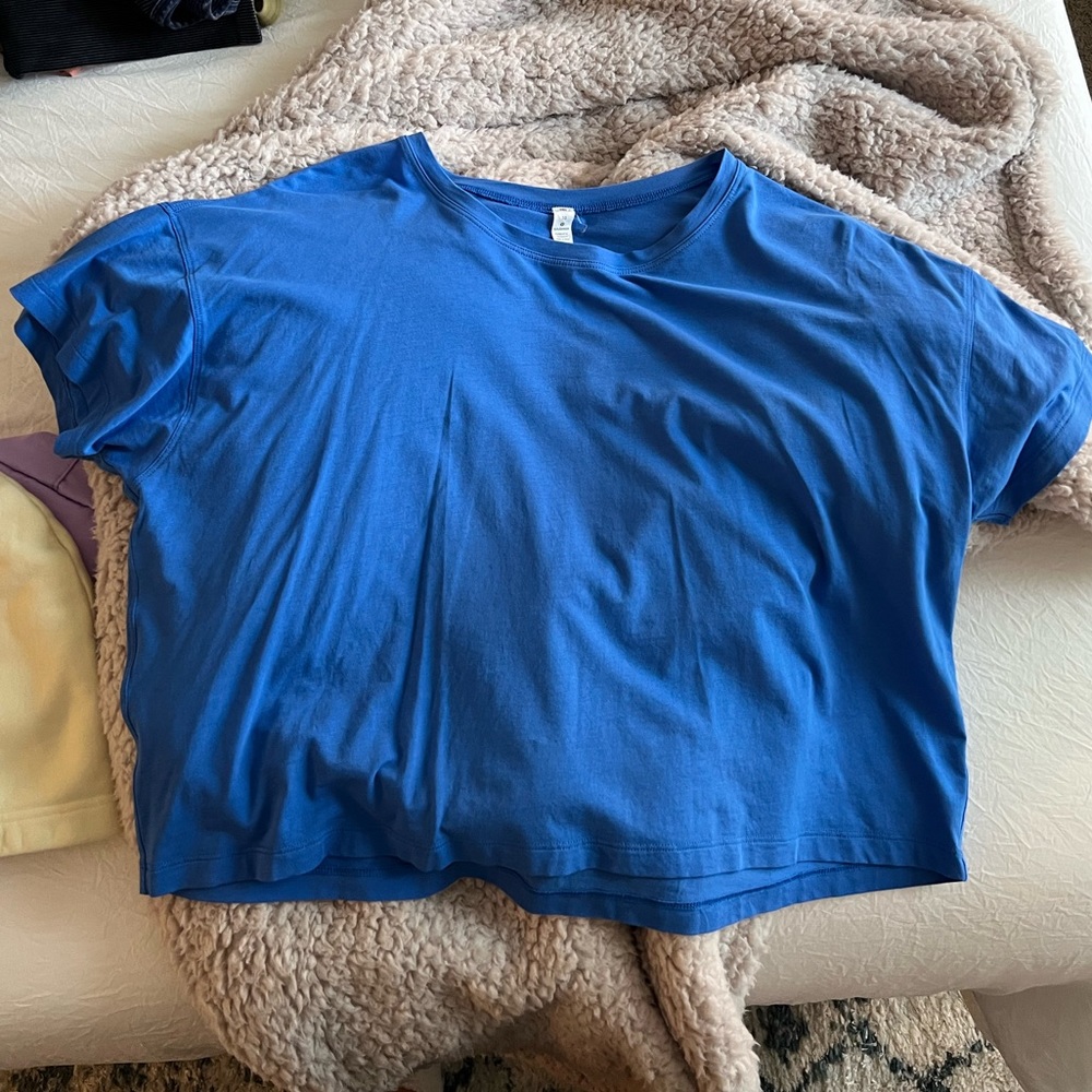 Lululemon cropped tee
